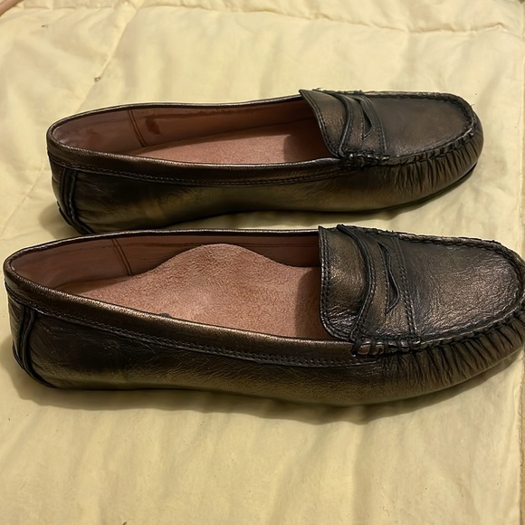 🔥Final Sale 🔥NWOB Abeo metallic moccasin/loafer. New without box. Size 8N - Picture 2 of 6